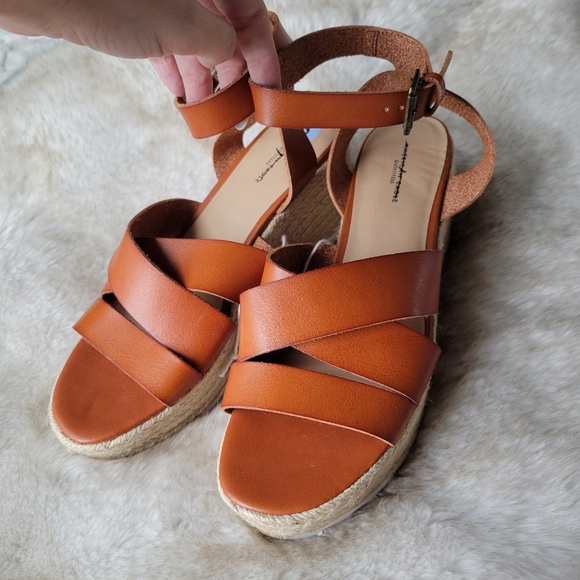 NWOT American Eagle Brown Straw Espadrilles - Picture 2 of 5